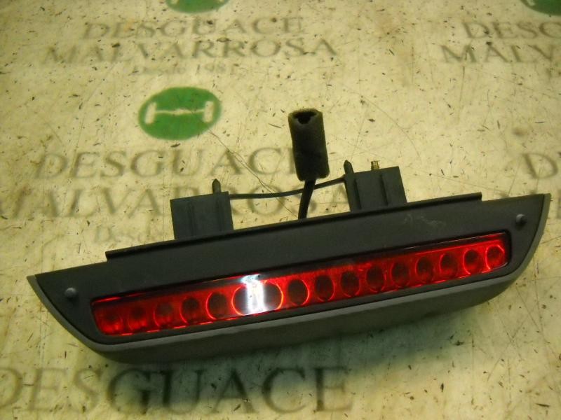 Recambio de piloto trasero central para kia carens 2.0 crdi ex monovolumen referencia OEM IAM 0K2FB5158044  