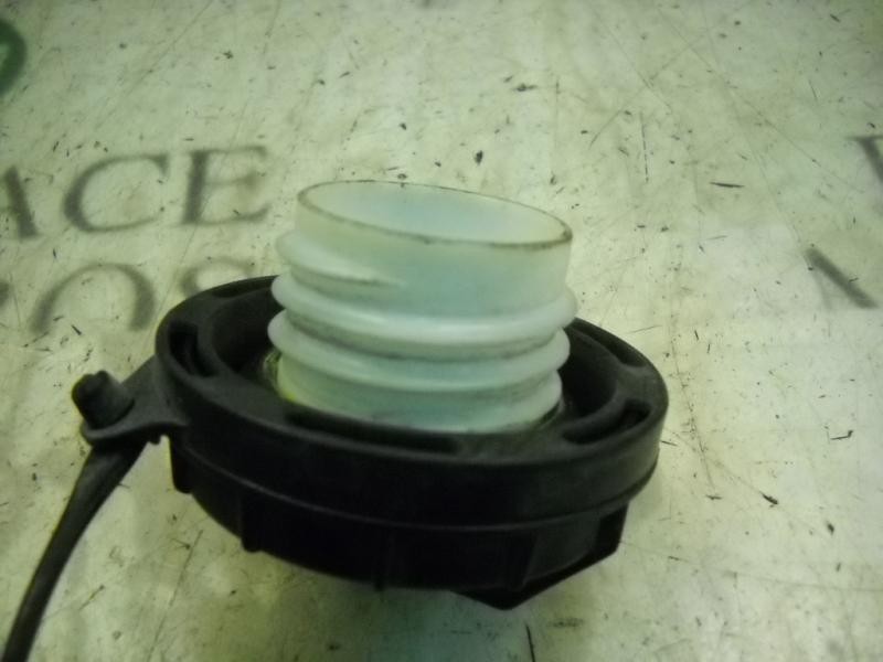 Recambio de tapon combustible para kia carens 2.0 crdi ex monovolumen referencia OEM IAM 310103A901  