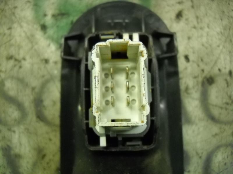 Recambio de mando elevalunas trasero derecho para renault megane ii berlina 5p confort dynamique referencia OEM IAM   