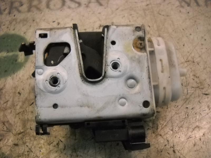 Recambio de cerradura puerta delantera derecha para audi a4 berlina (b5) 1.8 t referencia OEM IAM 8D1837016F  