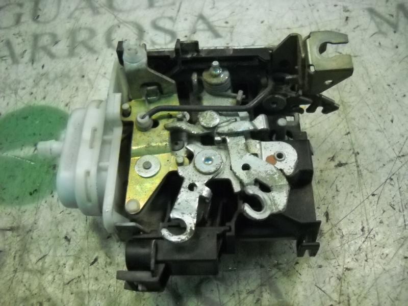 Recambio de cerradura puerta delantera derecha para audi a4 berlina (b5) 1.8 t referencia OEM IAM 8D1837016F  