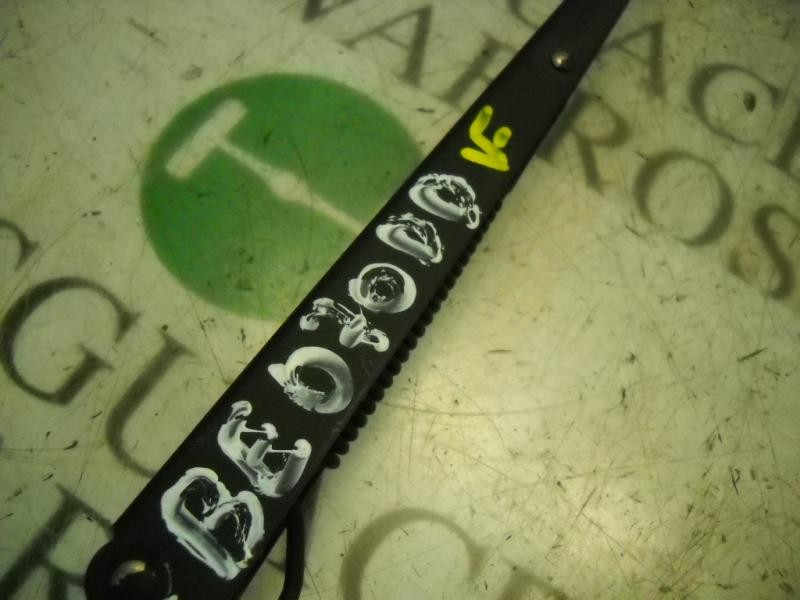 Recambio de brazo limpia delantero derecho para kia carnival td ls referencia OEM IAM 0K55A67321  