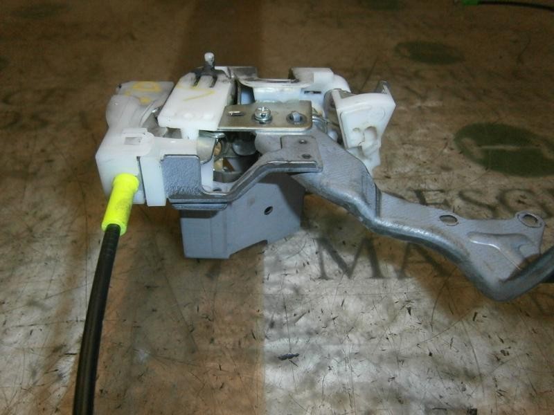 Recambio de cerradura puerta trasera derecha para toyota aygo (kgb/wnb) blue referencia OEM IAM   