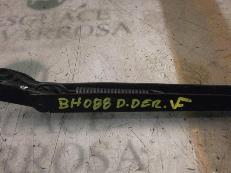 Recambio de brazo limpia delantero derecho para citroën c3 1.4 hdi referencia OEM IAM   