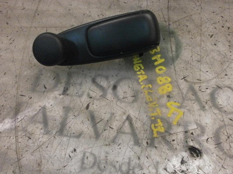 Recambio de maneta elevalunas trasera izquierda para citroën c3 1.4 hdi referencia OEM IAM   