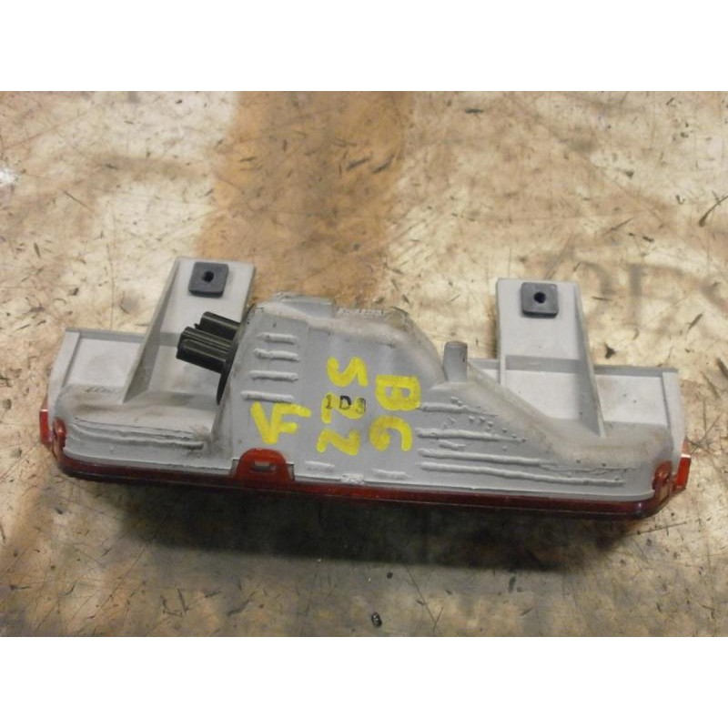 Recambio de piloto trasero central para toyota rav 4 (a2) 2.0 sol 44x (2003) referencia OEM IAM 8157049015  