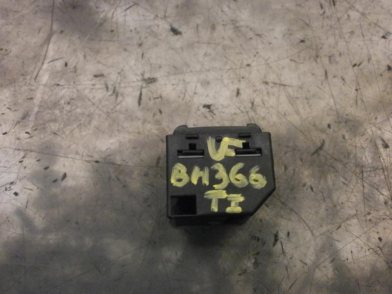 Recambio de mando elevalunas trasero izquierdo para volkswagen golf iv berlina (1j1) 1.9 tdi referencia OEM IAM   