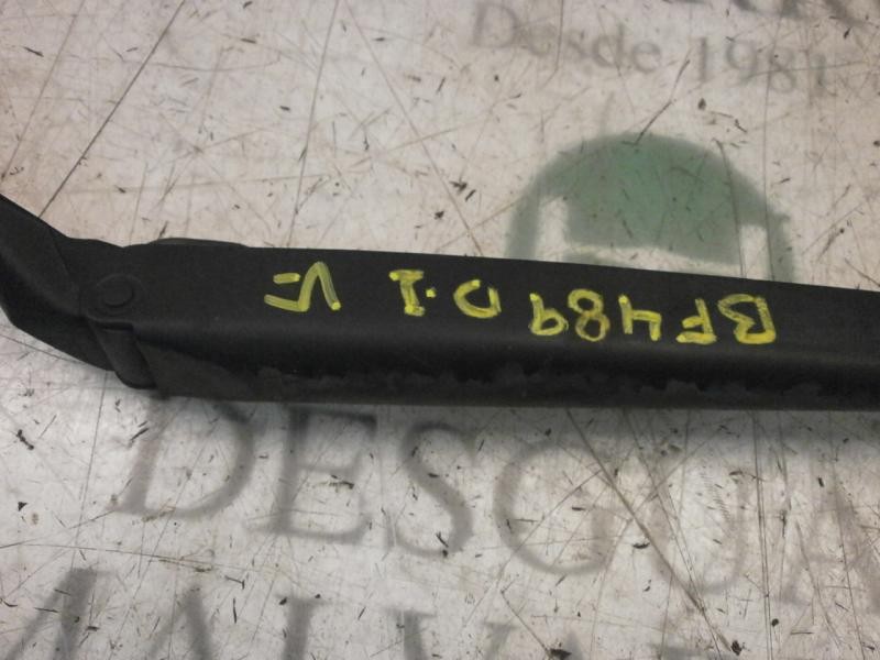 Recambio de brazo limpia delantero izquierdo para hyundai santa fe (sm) 2.4 gls referencia OEM IAM 9831026040  