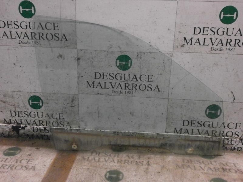 Recambio de cristal puerta delantero derecho para hyundai santa fe (sm) 2.4 gls referencia OEM IAM 8242126000  