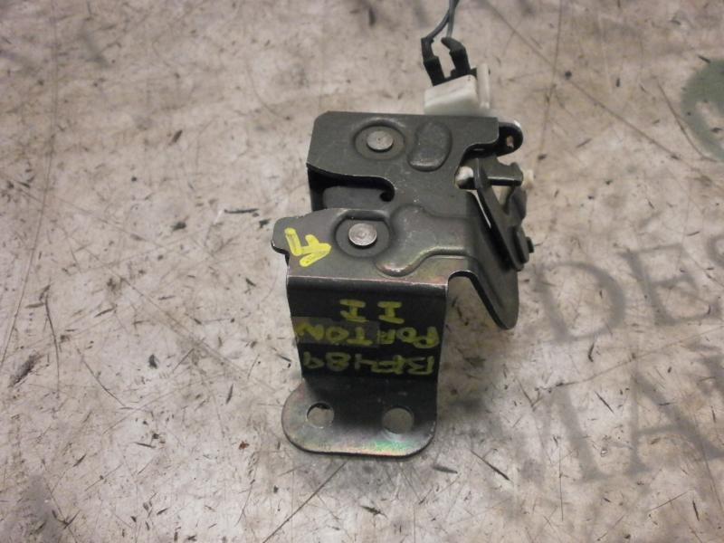 Recambio de cerradura maletero / porton para hyundai santa fe (sm) 2.4 gls referencia OEM IAM 8713026000  