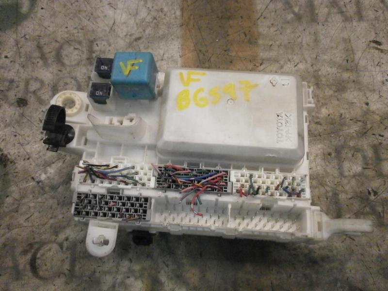 Recambio de caja reles / fusibles para toyota hilux (kun) cabina sencilla dlx 4x4 referencia OEM IAM   