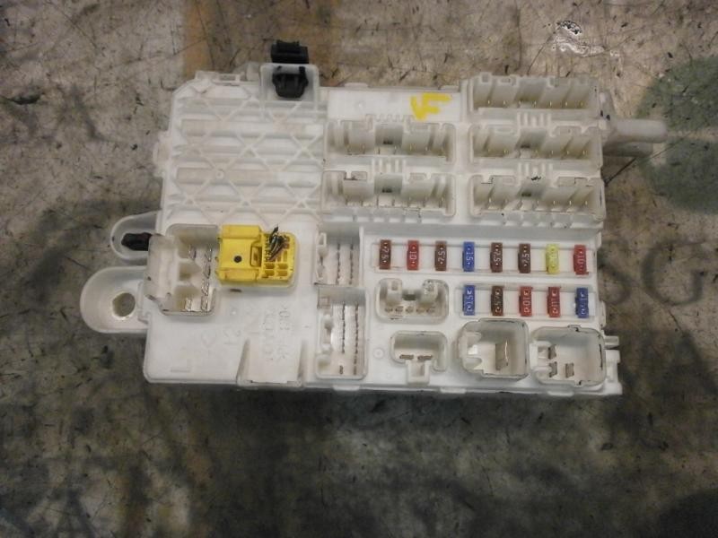 Recambio de caja reles / fusibles para toyota hilux (kun) cabina sencilla dlx 4x4 referencia OEM IAM   