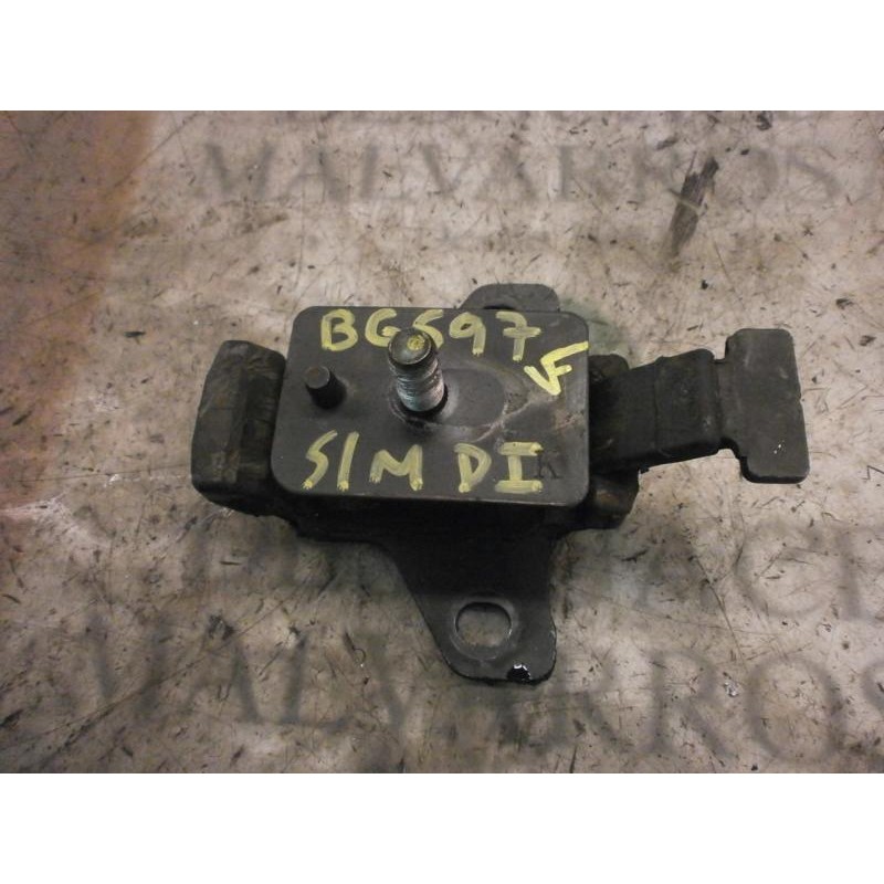 Recambio de soporte motor izquierdo para toyota hilux (kun) cabina sencilla dlx 4x4 referencia OEM IAM   