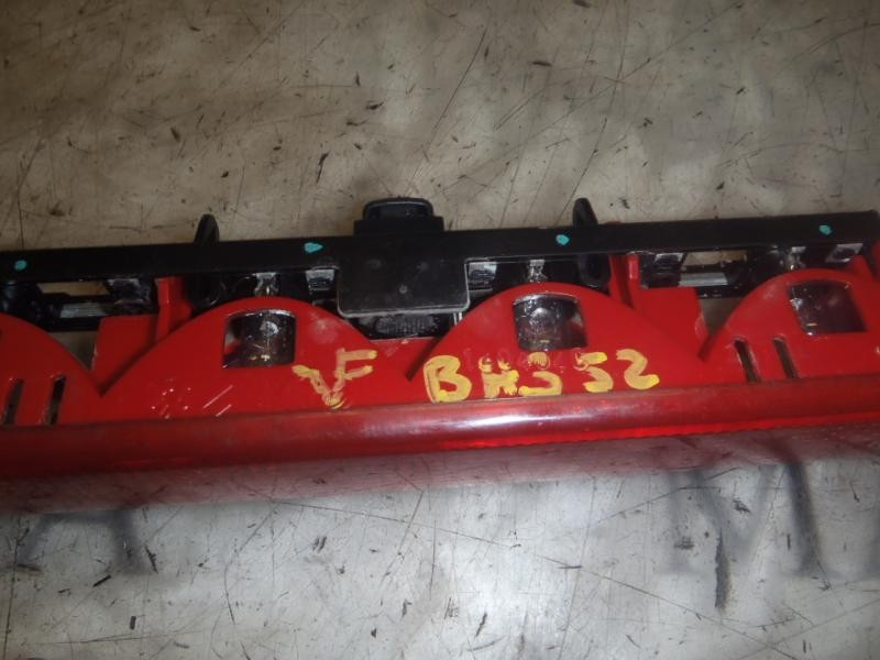 Recambio de piloto trasero central para toyota aygo (kgb/wnb) sound referencia OEM IAM 815700H010  