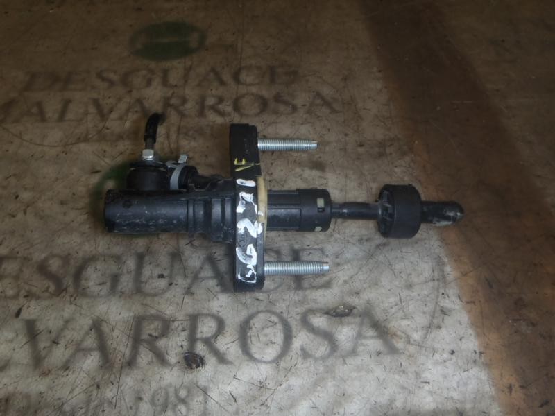 Recambio de bomba embrague para toyota yaris (ncp1/nlp1/scp1) 1.3 cat referencia OEM IAM   