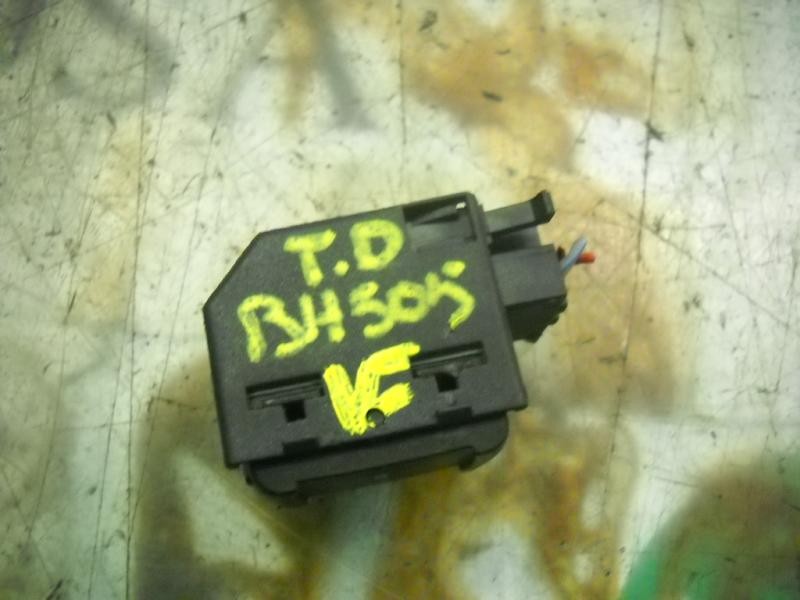 Recambio de mando elevalunas trasero derecho para volkswagen golf iv berlina (1j1) 1.9 tdi referencia OEM IAM   