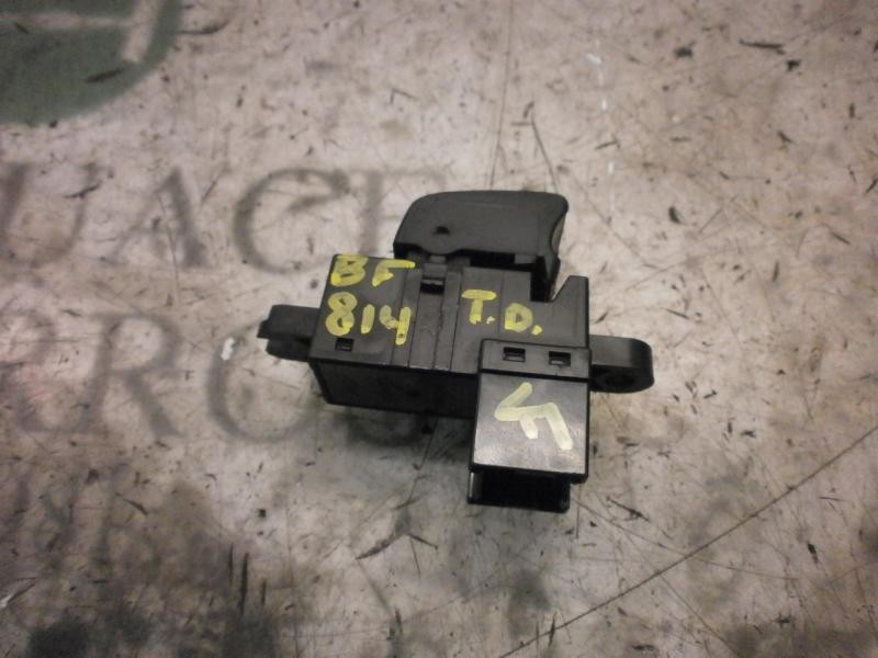 Recambio de mando elevalunas delantero derecho para nissan primera berlina (p12) visia referencia OEM IAM 25411AV600 25411AV600 