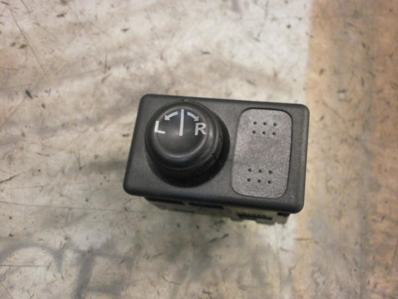 Recambio de mando retrovisor para nissan primera berlina (p12) visia referencia OEM IAM 255702Y015  