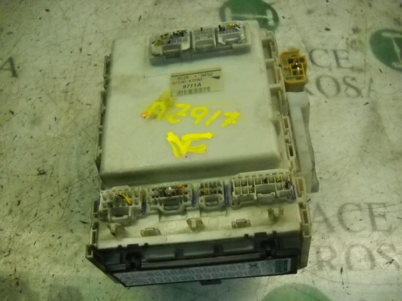 Recambio de caja reles / fusibles para toyota prius (nhw20) sol referencia OEM IAM   