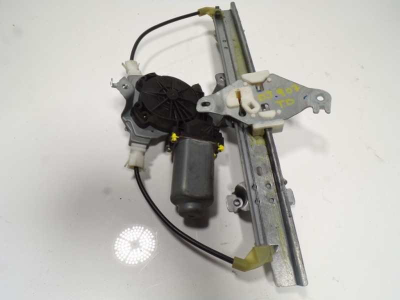 Recambio de elevalunas trasero derecho para nissan qashqai (j10) tekna referencia OEM IAM 82700JD400 402190A 