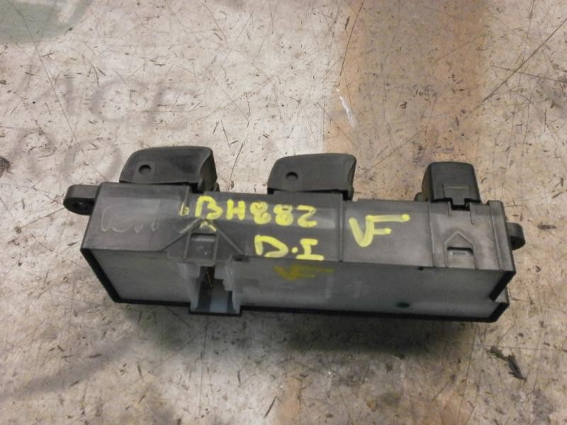 Recambio de mando elevalunas delantero izquierdo para nissan almera tino (v10m) visia referencia OEM IAM   