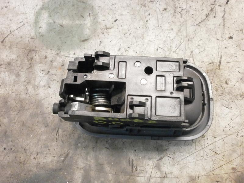Recambio de maneta interior delantera derecha para nissan almera tino (v10m) visia referencia OEM IAM   