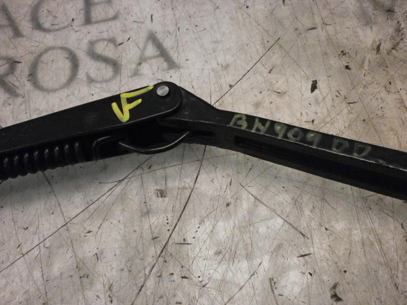 Recambio de brazo limpia delantero derecho para tata safari 2.0 d ex referencia OEM IAM   