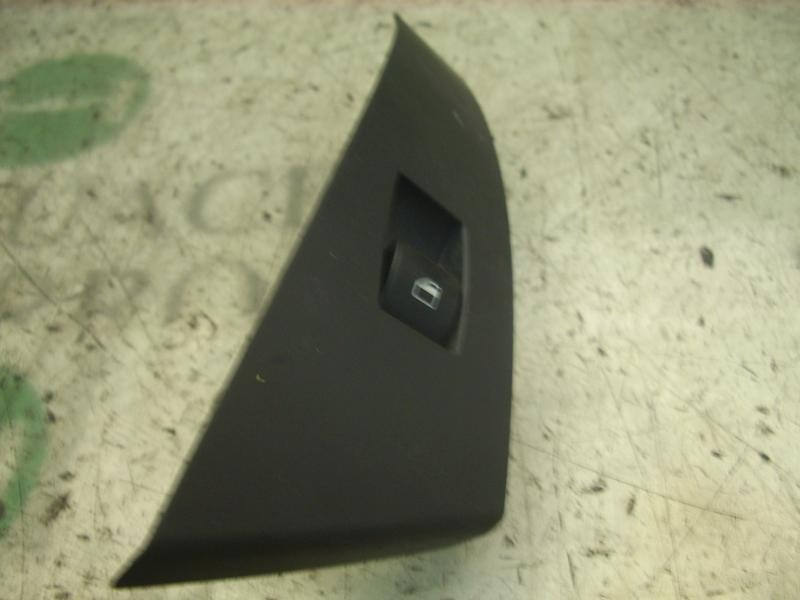 Recambio de mando elevalunas trasero izquierdo para bmw serie 5 touring (e61) 530d referencia OEM IAM 61316951966  