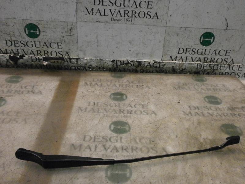 Recambio de brazo limpia delantero derecho para peugeot 5008 premium referencia OEM IAM 6429GG  