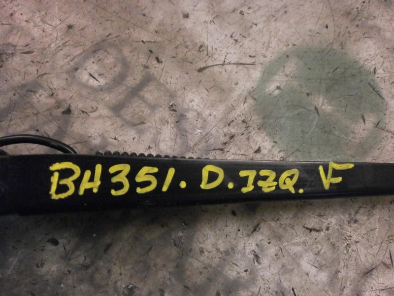 Recambio de brazo limpia delantero izquierdo para peugeot 5008 premium referencia OEM IAM 6429HT  