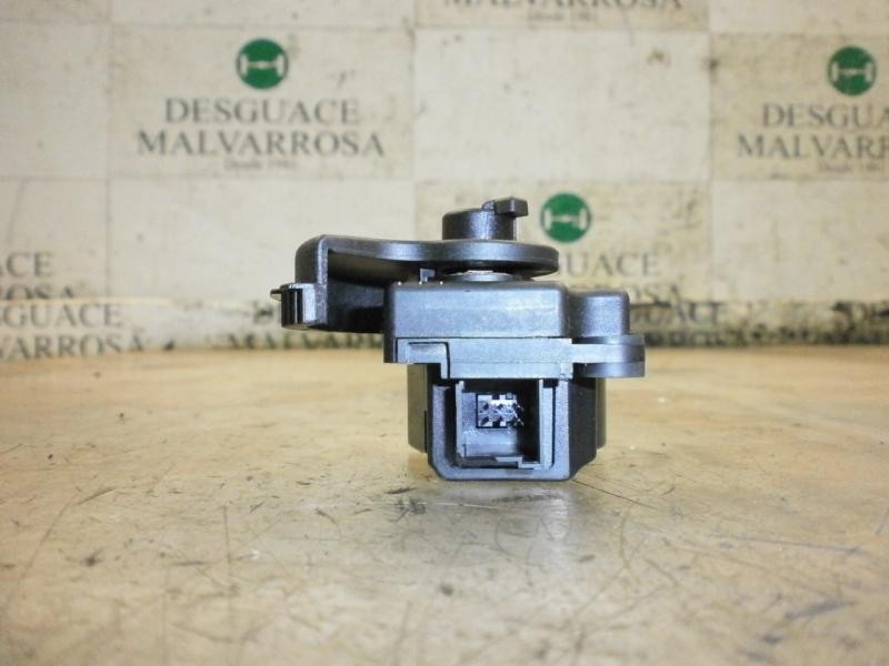 Recambio de motor apertura trampillas climatizador para peugeot 5008 premium referencia OEM IAM 6479A9  