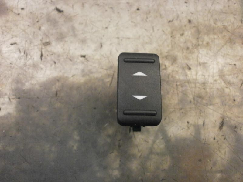 Recambio de mando elevalunas trasero izquierdo para ford focus berlina (cap) titanium referencia OEM IAM   