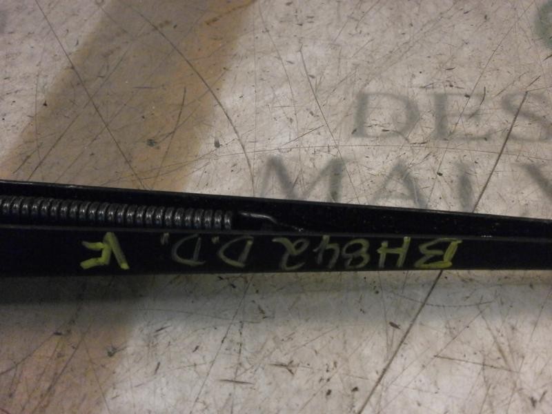 Recambio de brazo limpia delantero derecho para peugeot 207 1.4 hdi referencia OEM IAM   