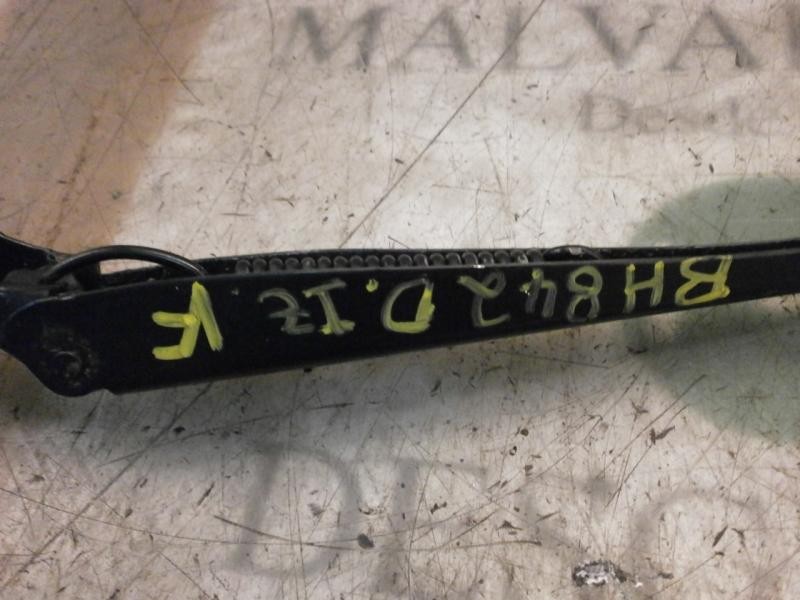 Recambio de brazo limpia delantero izquierdo para peugeot 207 1.4 hdi referencia OEM IAM   