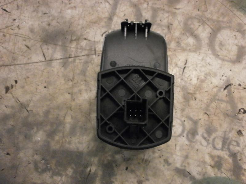 Recambio de mando elevalunas delantero derecho para opel corsa d enjoy referencia OEM IAM   