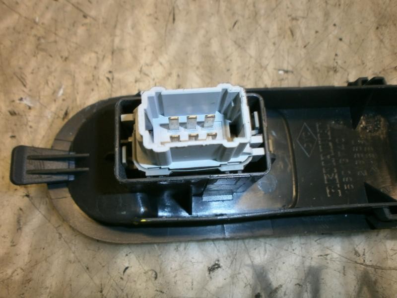 Recambio de mando elevalunas delantero derecho para renault scenic ii grand dynamique referencia OEM IAM   