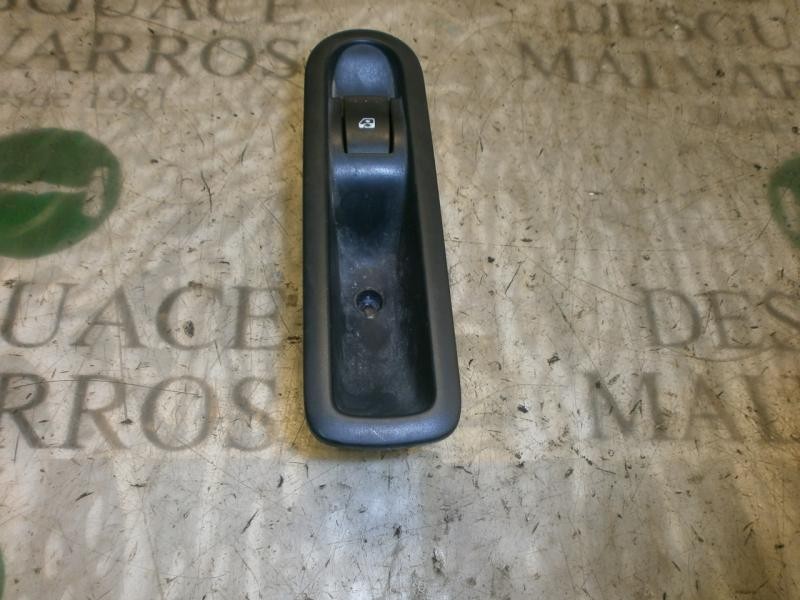 Recambio de mando elevalunas trasero derecho para renault scenic ii grand dynamique referencia OEM IAM   