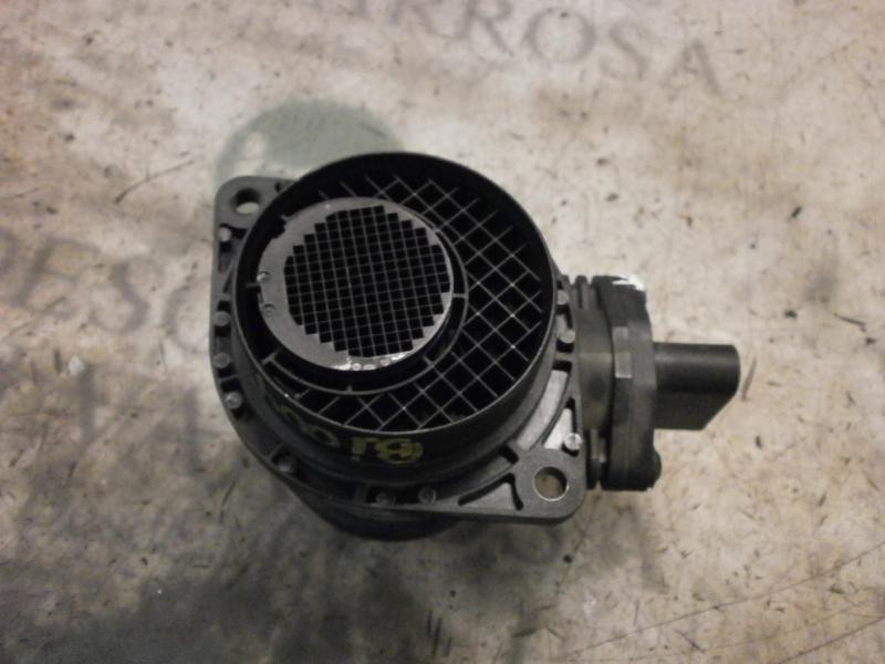 Recambio de caudalimetro para volkswagen polo (9n3) highline referencia OEM IAM 038906461B  