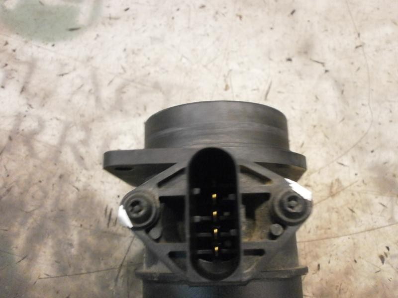 Recambio de caudalimetro para volkswagen polo (9n3) highline referencia OEM IAM 038906461B  