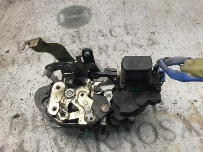 Recambio de cerradura puerta delantera derecha para kia carnival td ls travel referencia OEM IAM 0K55258310B  