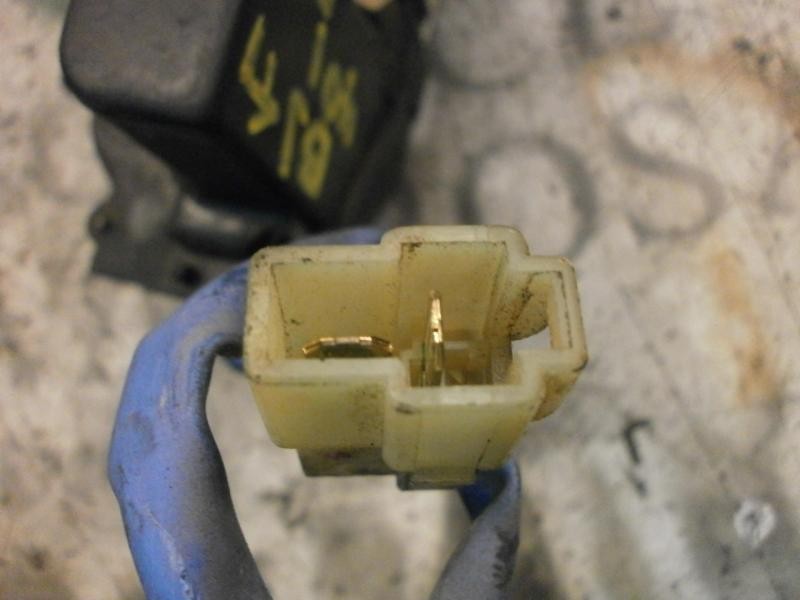 Recambio de cerradura puerta delantera derecha para kia carnival td ls travel referencia OEM IAM 0K55258310B  