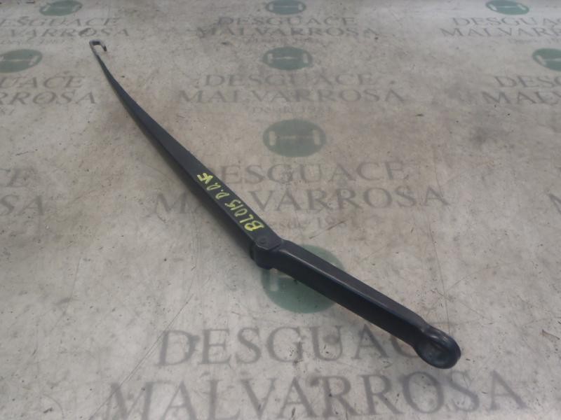 Recambio de brazo limpia delantero derecho para bmw serie 3 berlina (e46) 330d referencia OEM IAM 61617007128  