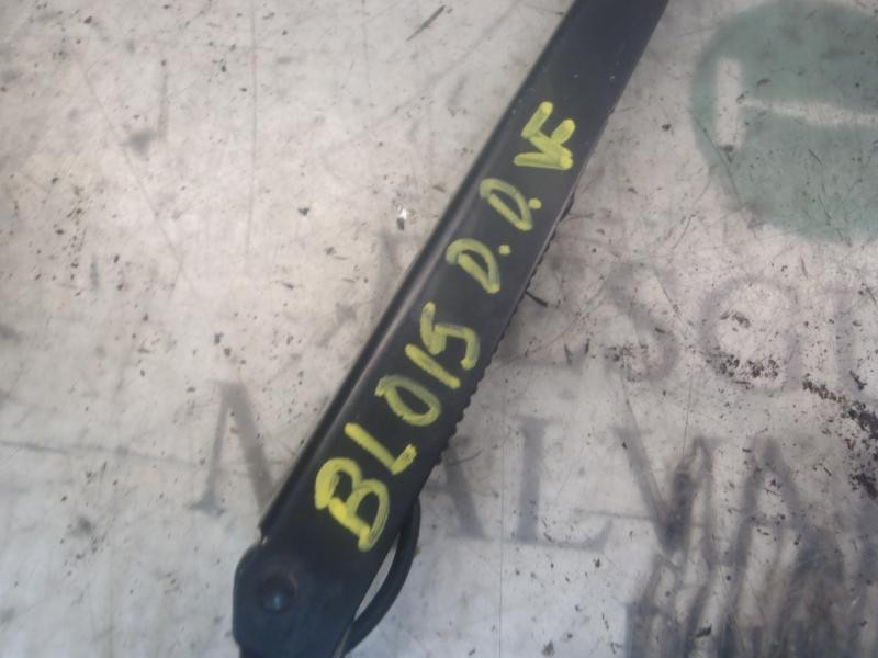 Recambio de brazo limpia delantero derecho para bmw serie 3 berlina (e46) 330d referencia OEM IAM 61617007128  