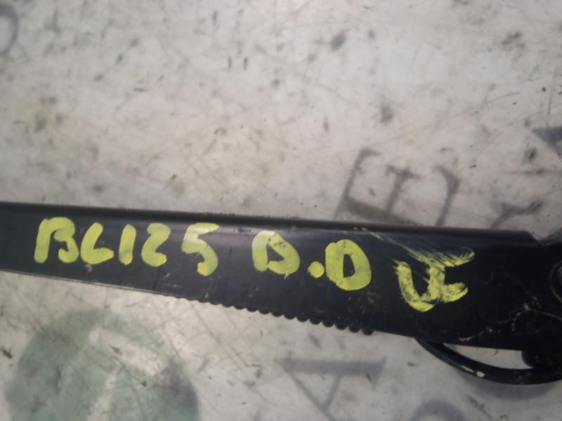 Recambio de brazo limpia delantero derecho para peugeot 207 x-line referencia OEM IAM   