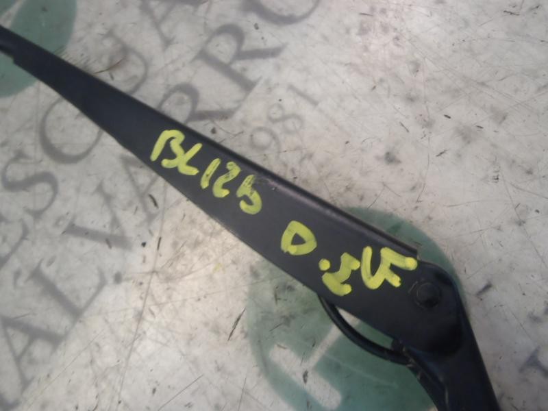 Recambio de brazo limpia delantero izquierdo para peugeot 207 x-line referencia OEM IAM   