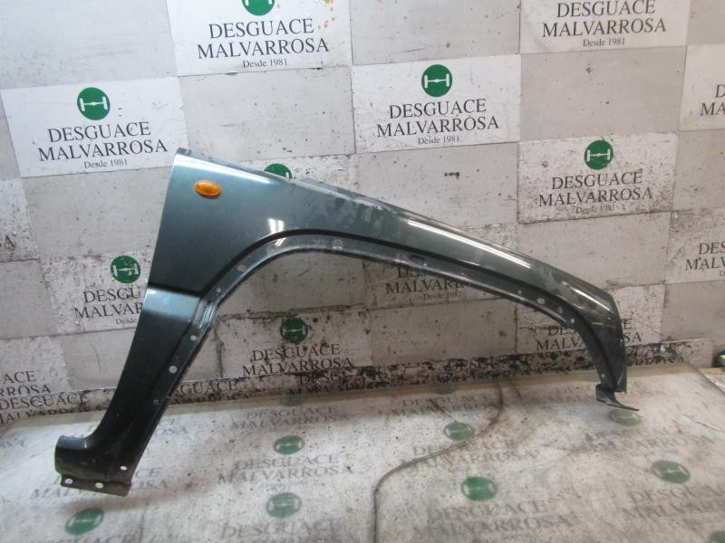 Recambio de aleta delantera derecha para chrysler jeep cherokee (kj) 2.4 cat referencia OEM IAM 55177100AD  