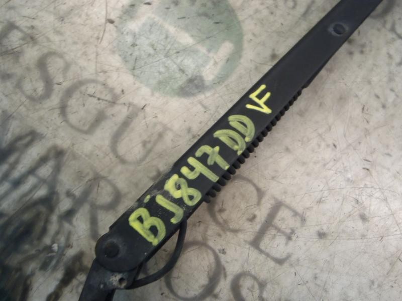 Recambio de brazo limpia delantero derecho para hyundai getz (tb) 1.1 básico referencia OEM IAM 983201C000  