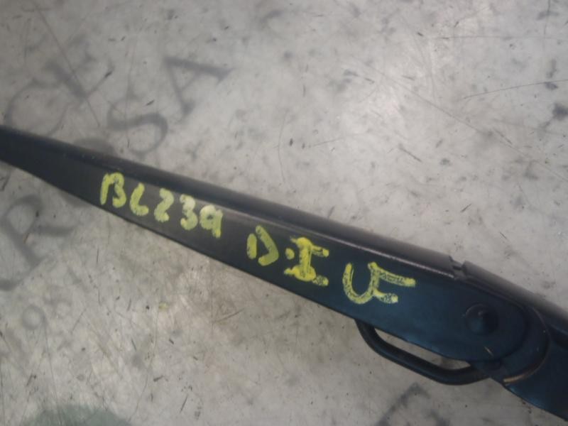 Recambio de brazo limpia delantero izquierdo para opel meriva cosmo referencia OEM IAM   