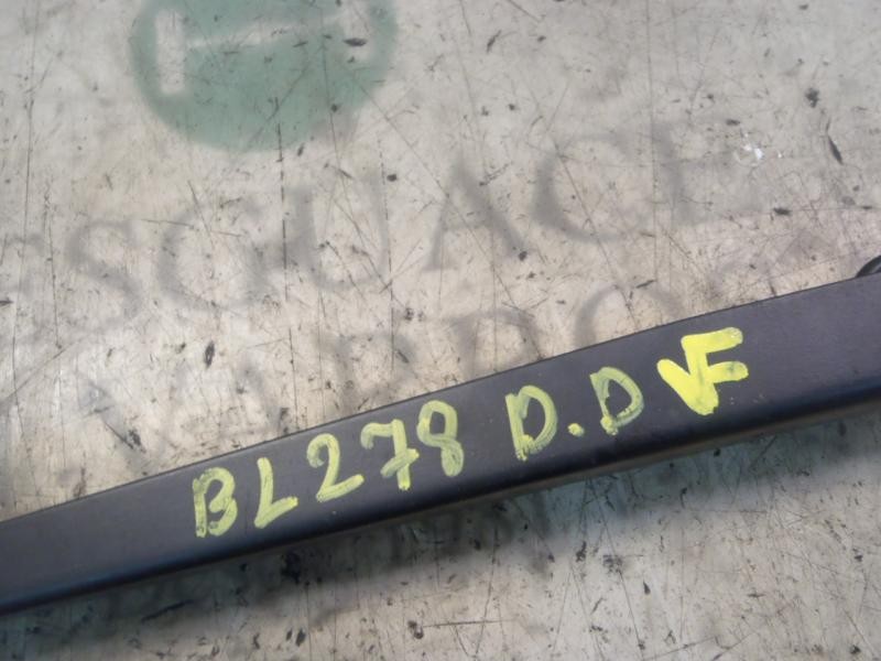 Recambio de brazo limpia delantero derecho para citroën c2 sport chic referencia OEM IAM   