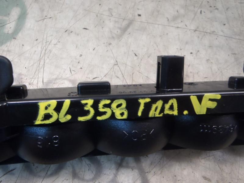 Recambio de piloto trasero central para fiat linea (110) emotion referencia OEM IAM 735442348  